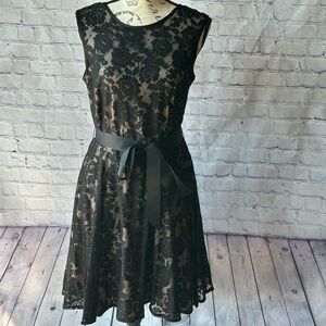 Preowned_Elegant Black Lace Dress